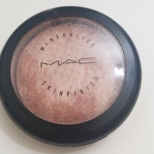 MAC soft and gentle highlighter